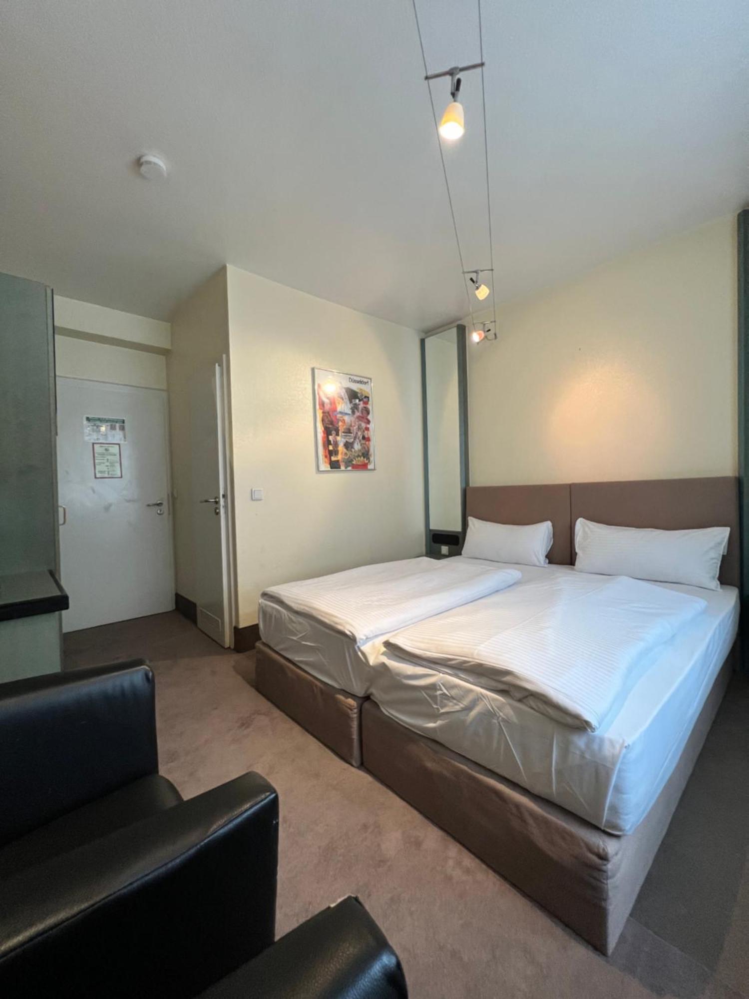 Hotel Monopol City Centre Düsseldorf Eksteriør billede